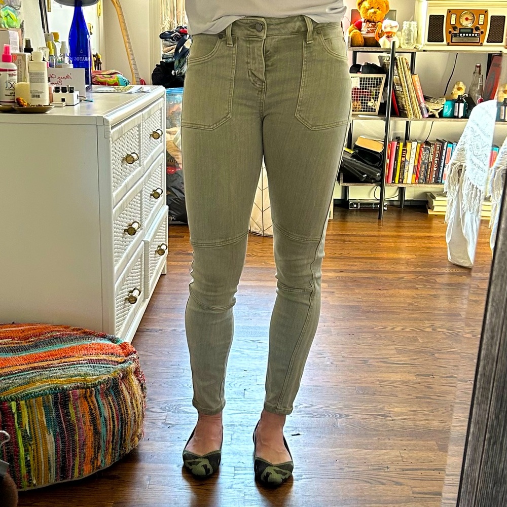 Liverpool Los Angeles skinny cargo jeans, light sage green color